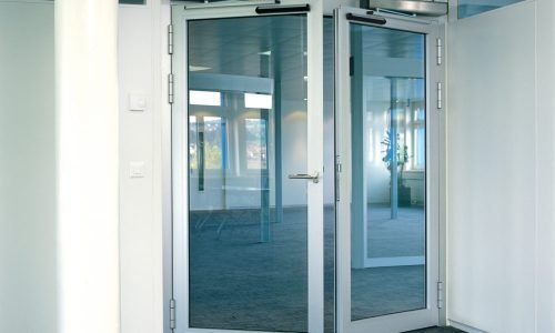 porte vitrée battante auto 2webp